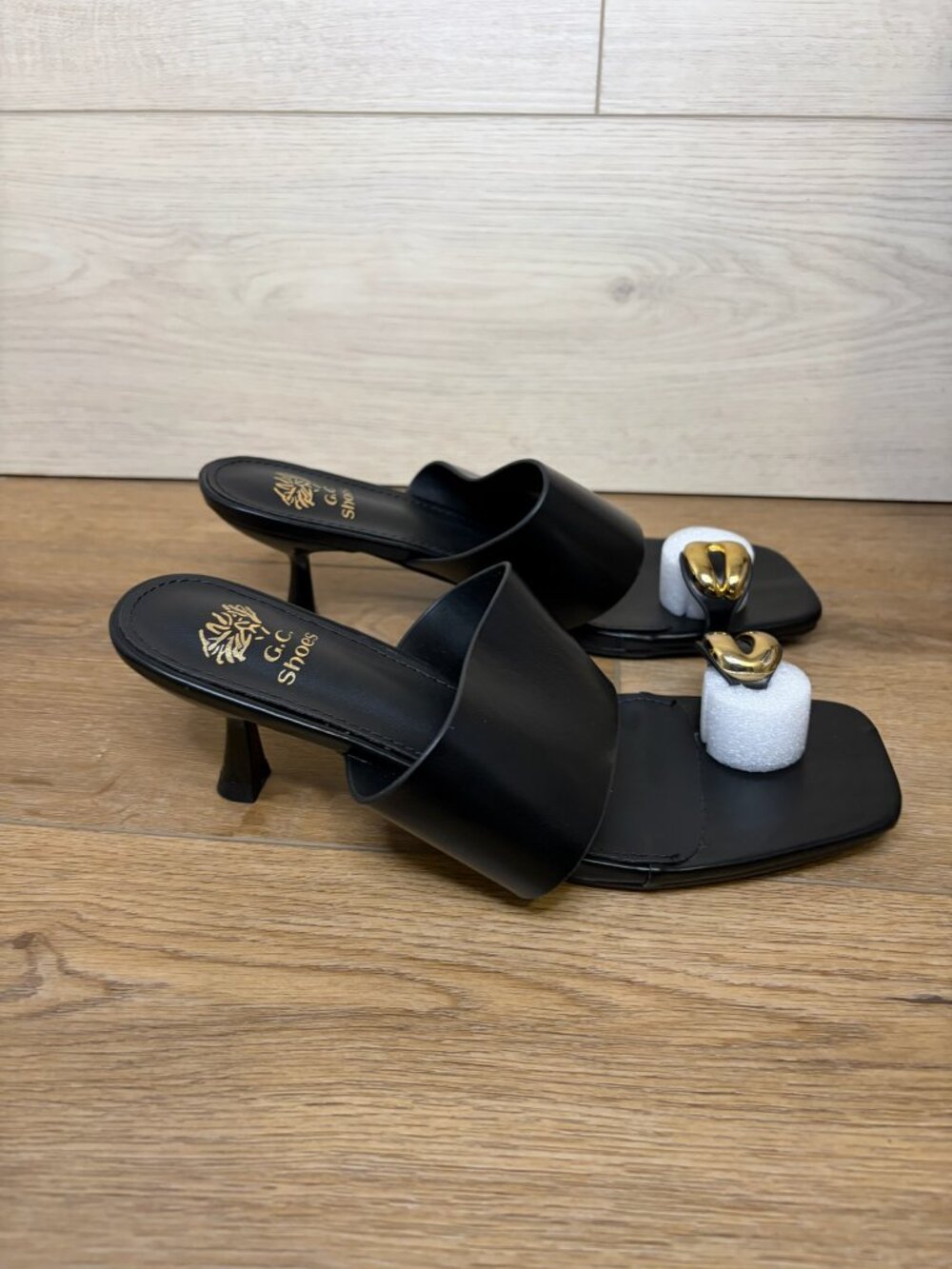 GC Shoes Carmela Black Toe Ring Slip On Dress Sandals Size 8